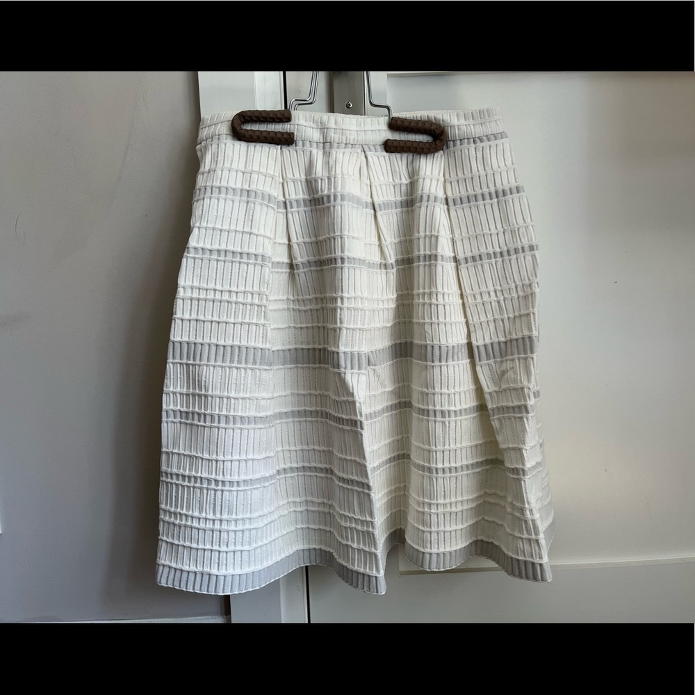 Reiss skirt with zipper at the back. Size 4.